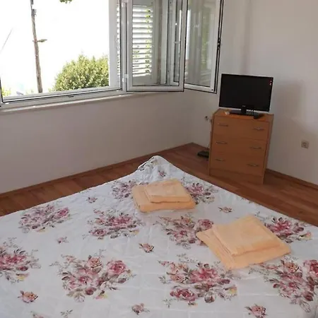 Bupic- Close To Old With Free Parking Apartment