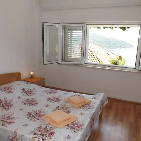 Bupic- Close To Old With Free Parking Apartment