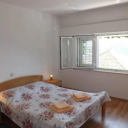 Bupic- Close To Old With Free Parking Apartment