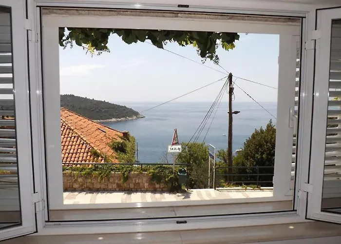 Bupic- Close To Old With Free Parking Apartment